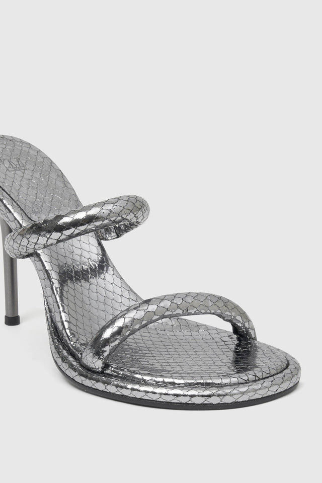 Camilla and shop marc heels