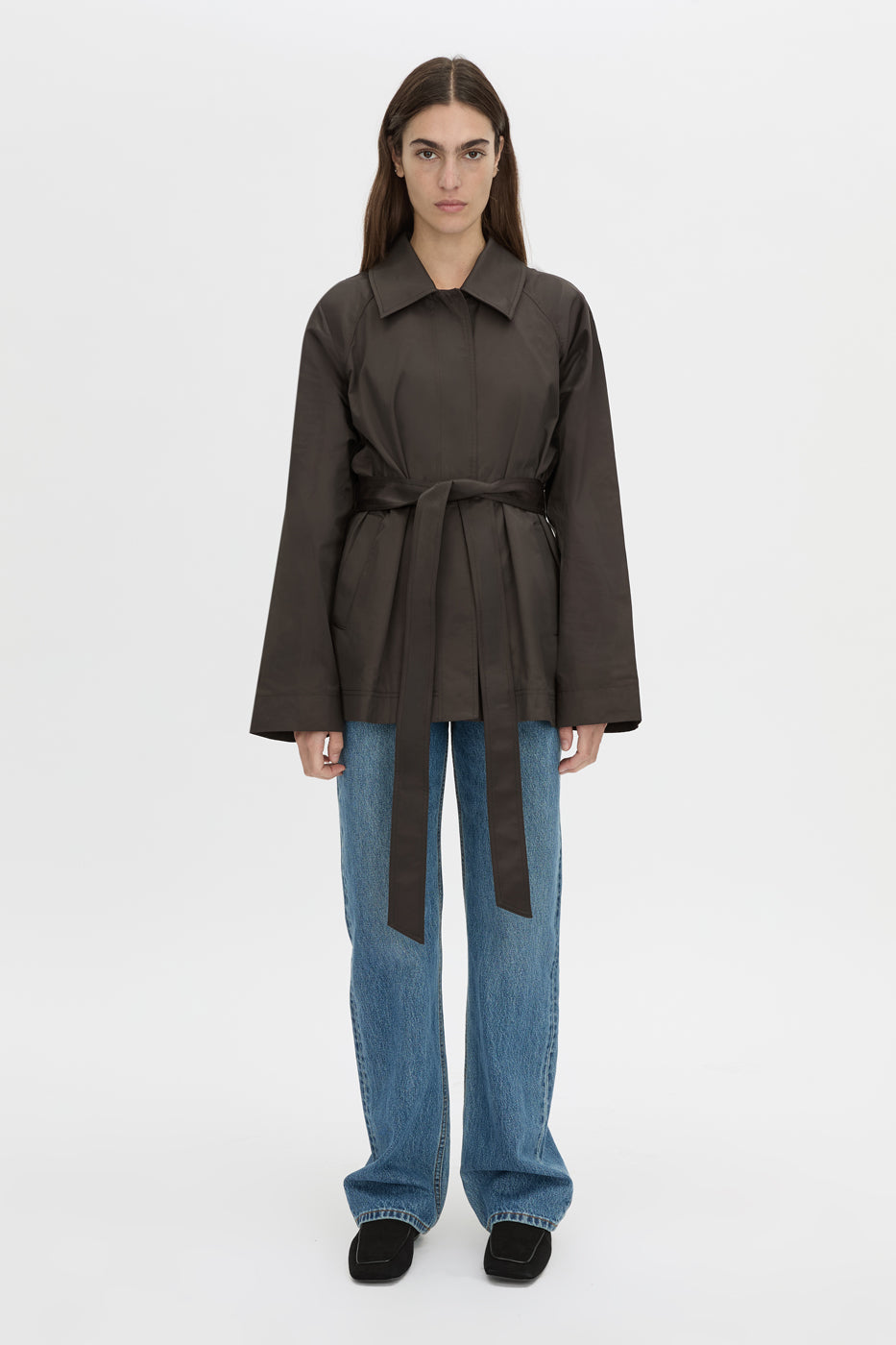 Front view CAMILLA AND MARC Aidra Short Trench Coat in hickory with twin-needle stitch detail.