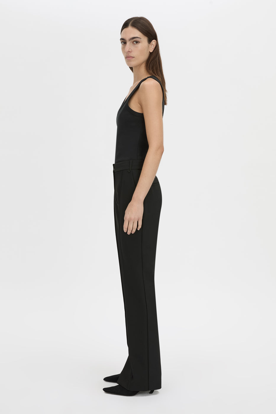 Side view CAMILLA AND MARC Alba rib scoop cotton tank in black with acid-wash rib cotton, designed to fade.