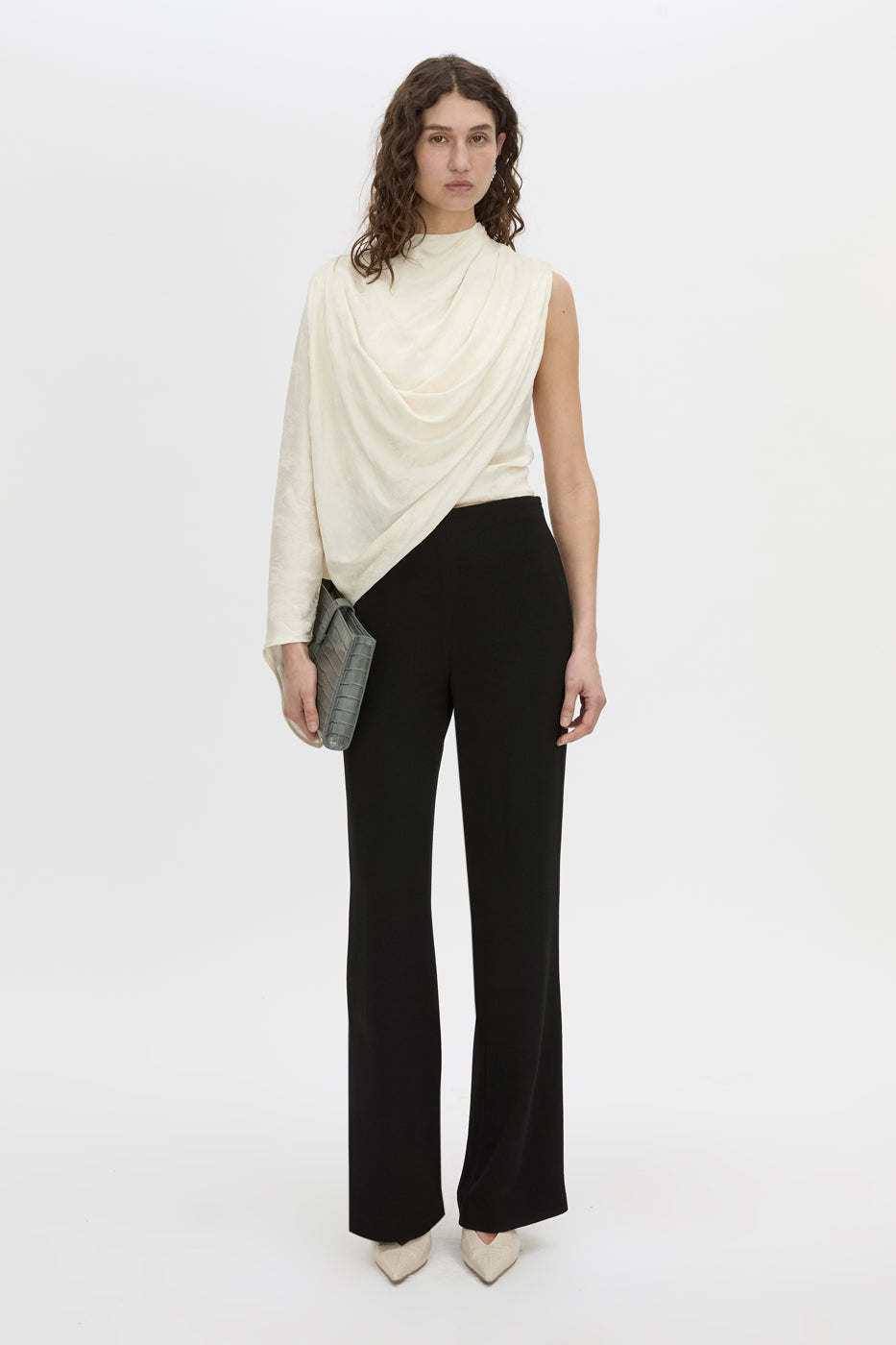 Front styled CAMILLA AND MARC Darien pant in black.