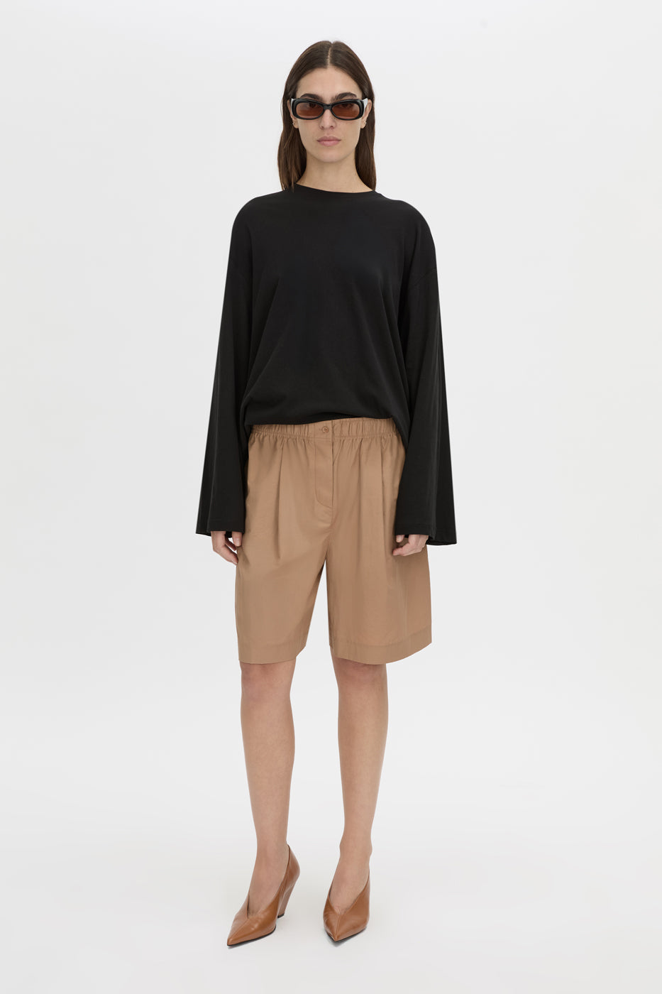 Front view CAMILLA AND MARC Devon bermuda short in rosewood.