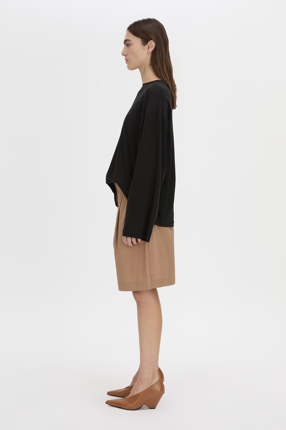 Side view CAMILLA AND MARC Devon bermuda short in rosewood.