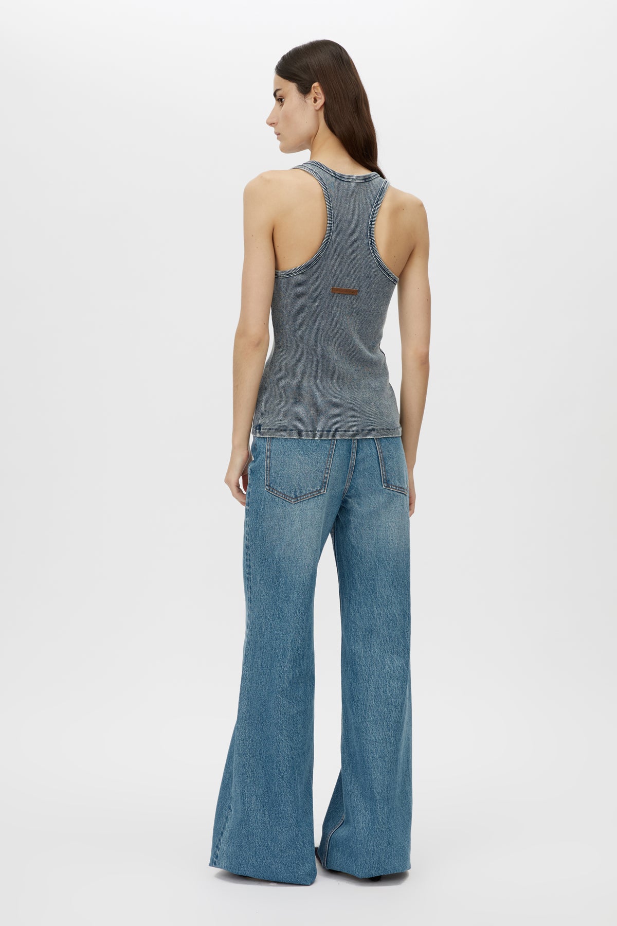 Elara Rib Logo Tank