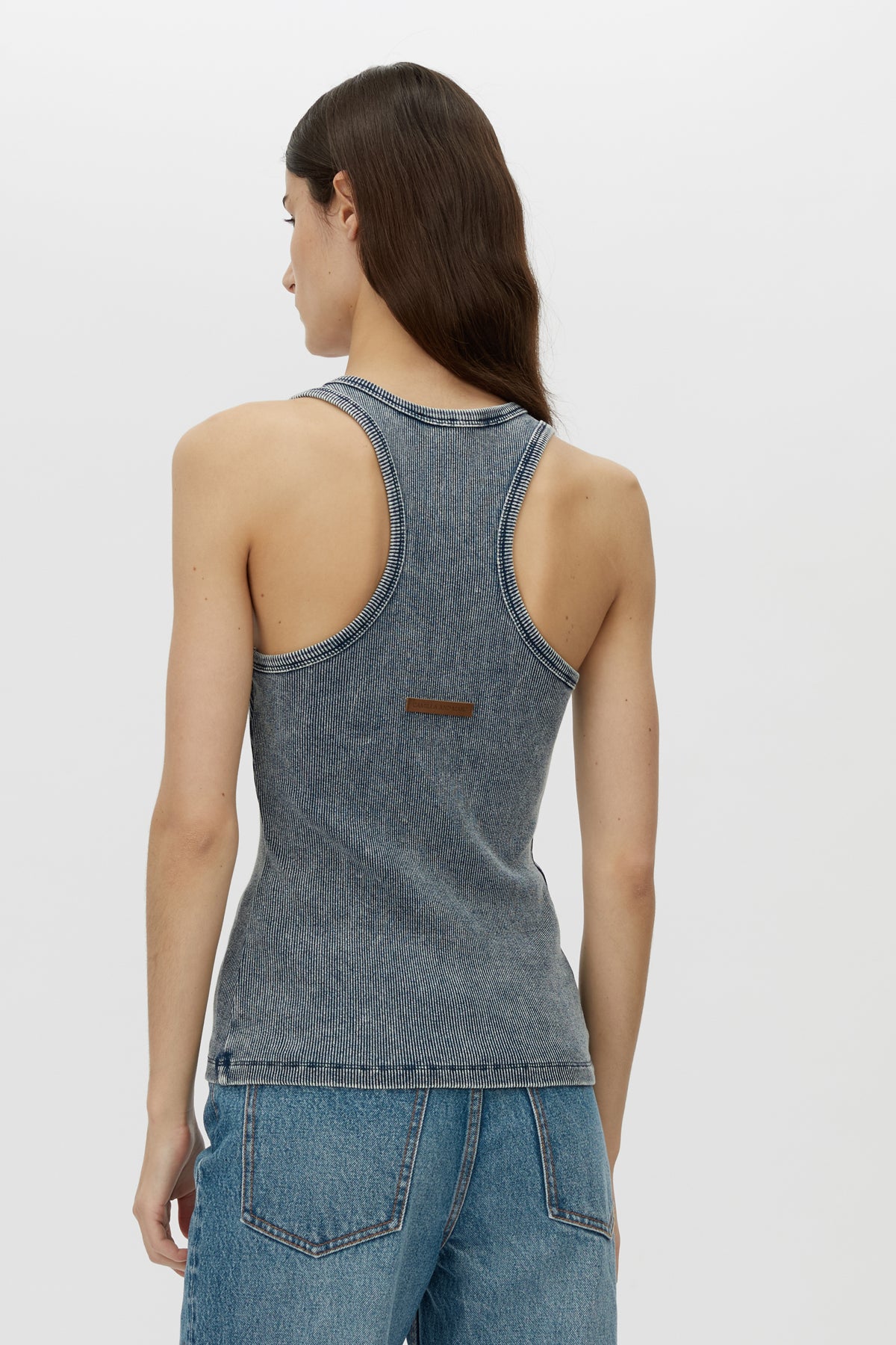 Elara Rib Logo Tank