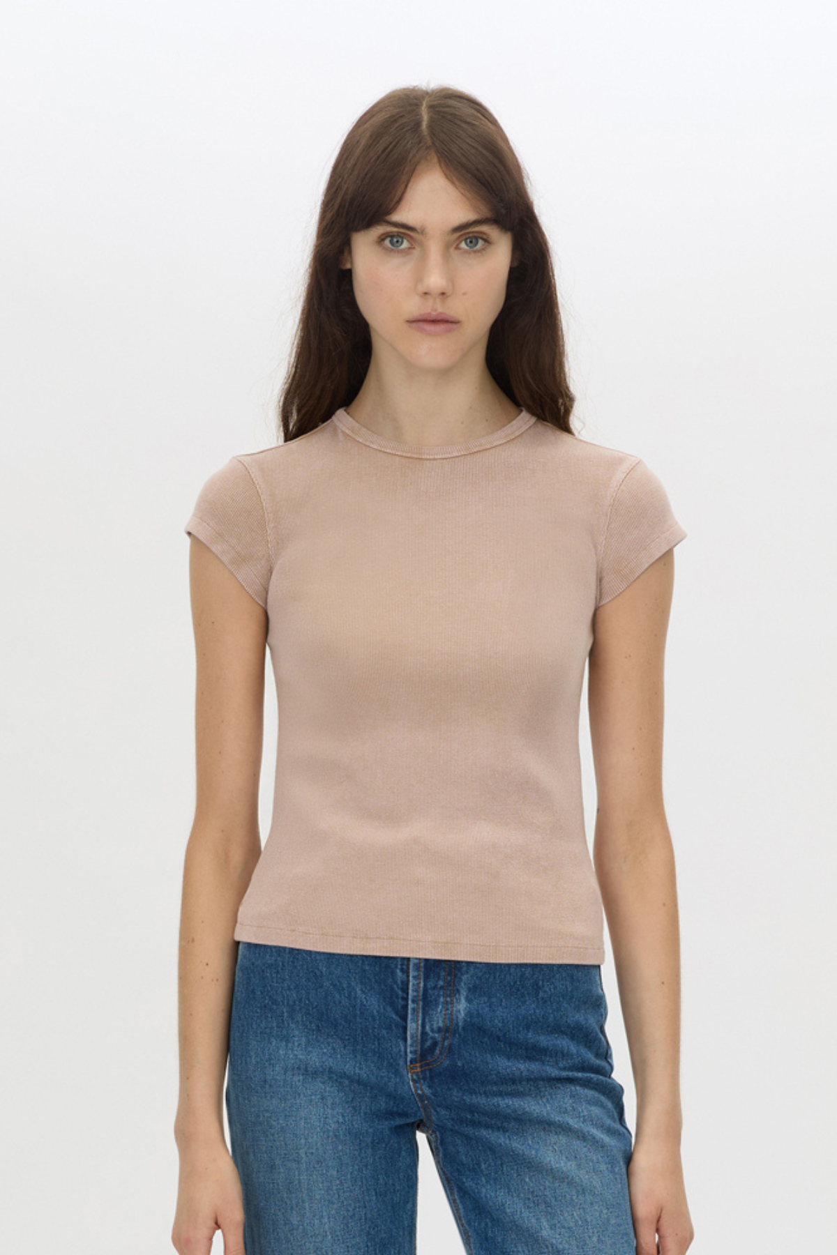 Cropped angle CAMILLA AND MARC Elara rib logo tee in rosewood.