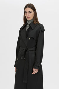 crop view CAMILLA AND MARC Evans classic trench coat in black in twill fabrication.