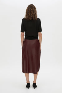Back view CAMILLA AND MARC Leona knit T shirt in black.