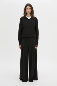 Front view CAMILLA AND MARC Leona V neck sweater in black.