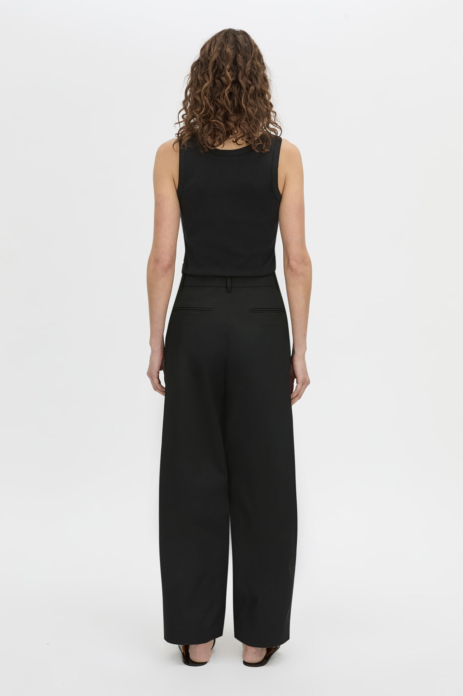Back view CAMILLA AND MARC Lola relaxed pant in black.