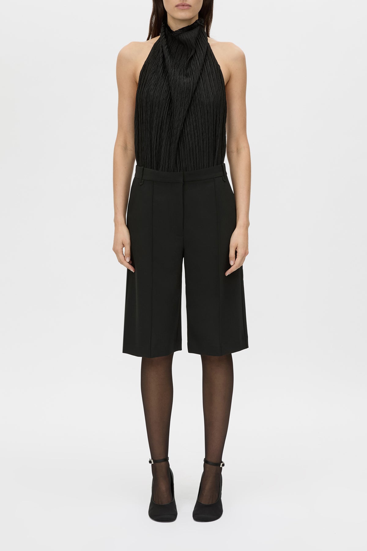 Mackinley Short - CAMILLA AND MARC Mackinley black mid-rise bermuda shorts are crafted from a lightweight yet structur