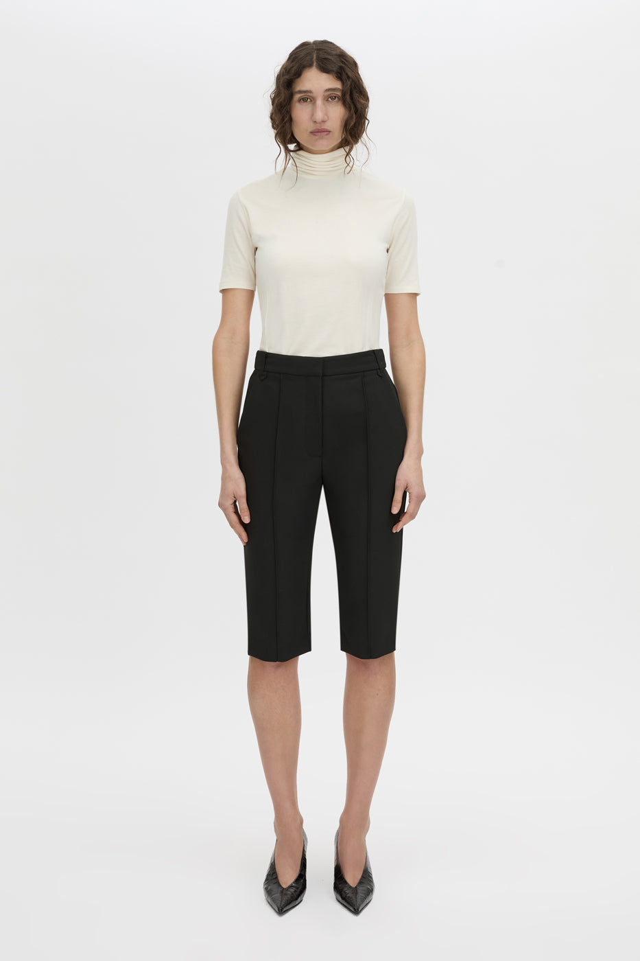 Front view CAMILLA AND MARC Mackinley stretch suit high-waisted capri pants.