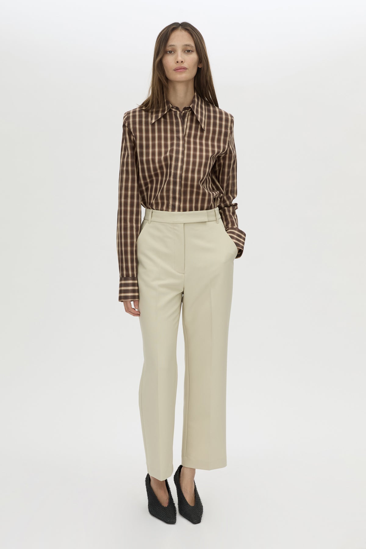Front styled view CAMILLA AND MARC Mackinley cropped pant in pistachio.