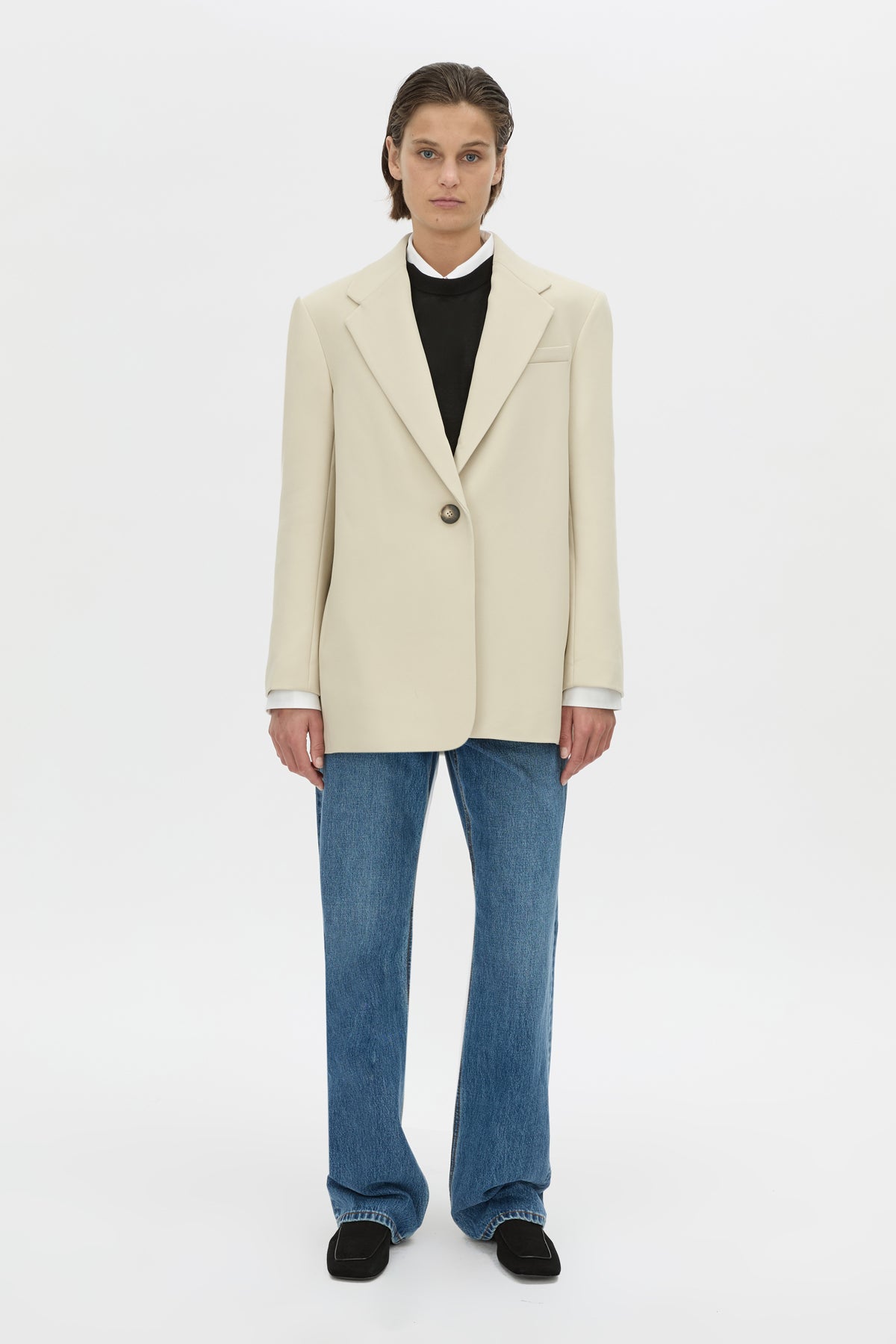 Front-styled-2 view CAMILLA AND MARC Mackinley oversized blazer in pistachio.