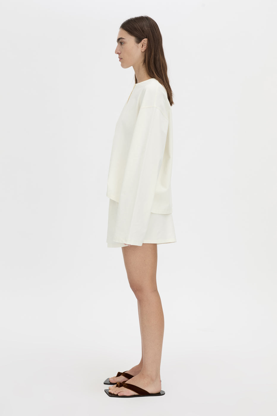 Side view CAMILLA AND MARC Maris mini short in soft white.