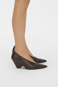 Side view CAMILLA AND MARC Rhys Leather Pump in Espresso on foot.