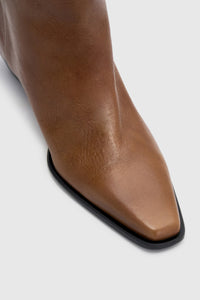 Cropped view CAMILLA AND MARC Rowan Knee Boot in Tan tumbled‑look Italian leather.