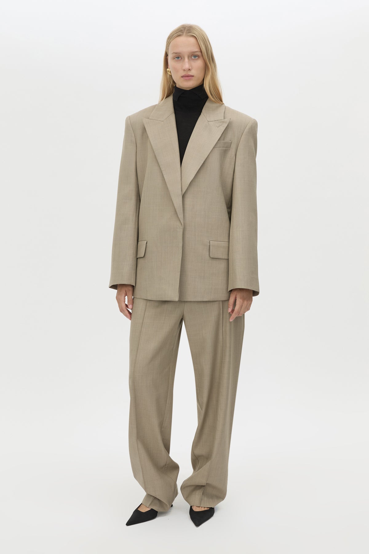 Front view CAMILLA AND MARC Seri Blazer in Stone Marle with single‑breasted design and flap pockets.